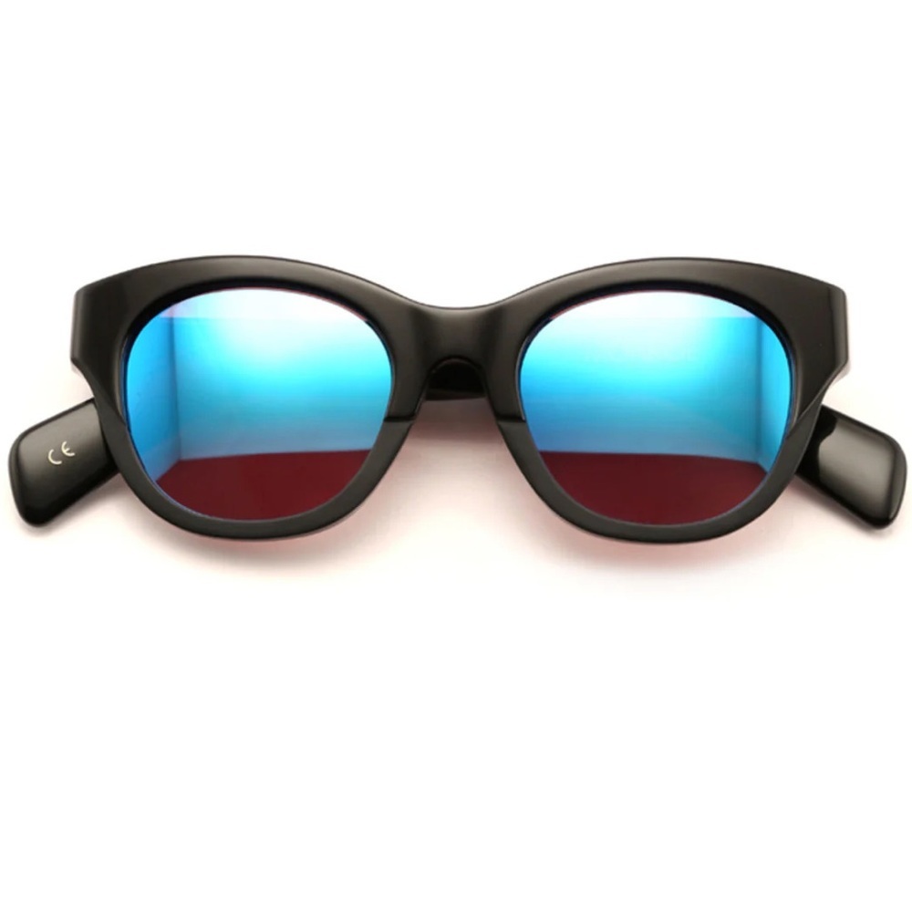 NWT Wildfox Monroe Deluxe Sunglasses Black Frames , NEW with case and cloth